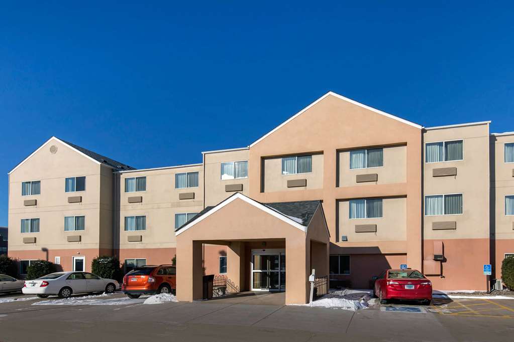 AmericInn by Wyndham St. Cloud MN Shopping Area - photo 2