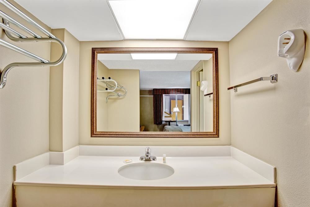 Clarion Inn Louisville - photo 7