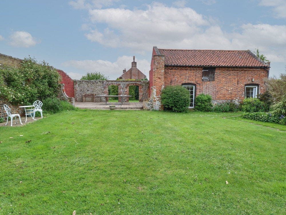 Pear Tree Barn - carbon neutral hotel in Norwich