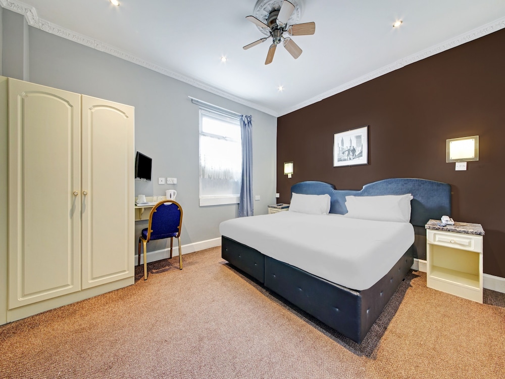 OYO Bostons Manor Hotel Hanwell London