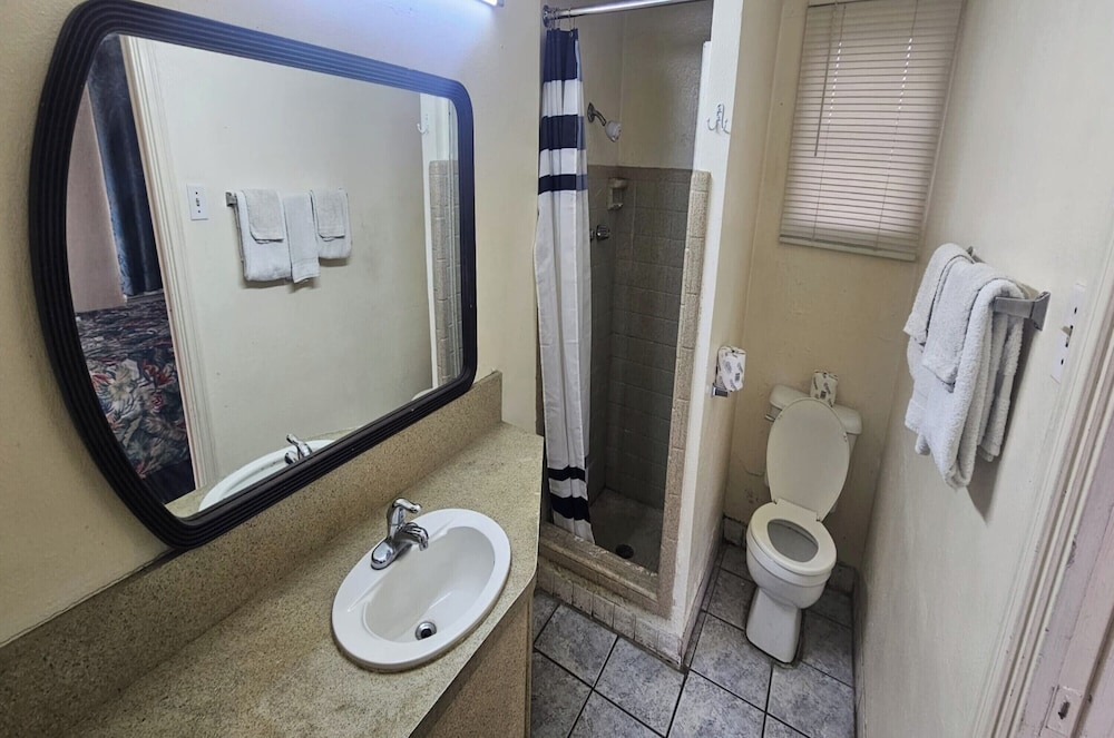 Gulfway Motel By OYO Near Airport I 37 - photo 20