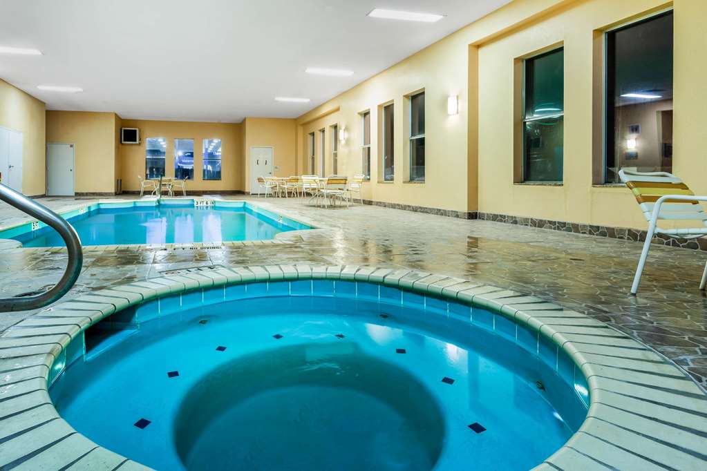 La Quinta Inn & Suites by Wyndham Kerrville - photo 13