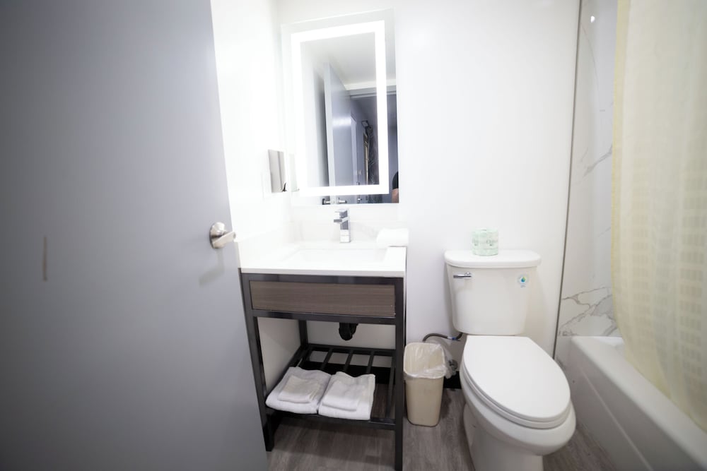 Express Inn & Suites - photo 22