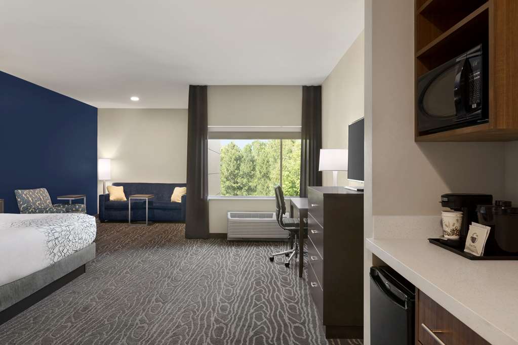 La Quinta Inn & Suites by Wyndham Rock Hill - photo 20
