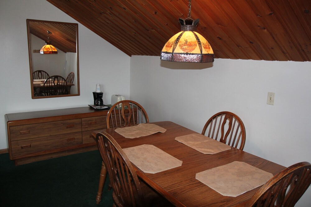 Sara Placid Inn & Suites - photo 36