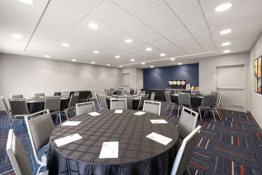 Hampton Inn & Suites Douglas - photo 26