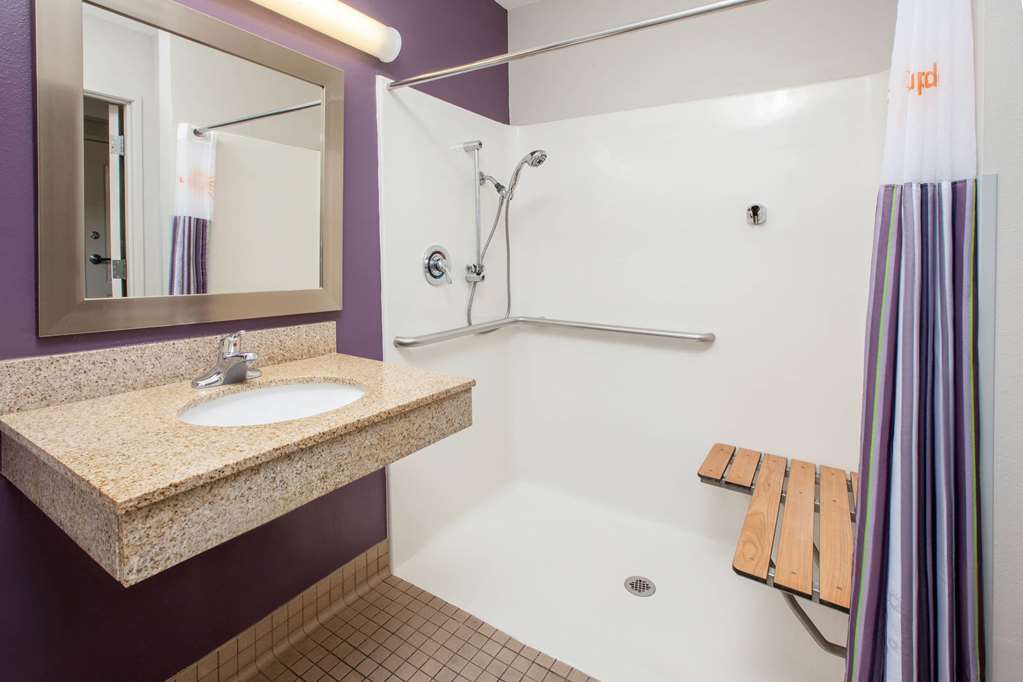 La Quinta Inn & Suites by Wyndham Cincinnati Airpt Florence - photo 9