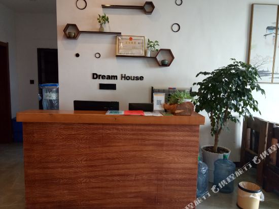 One hill and one inn in Tangdong, People's Republic of China