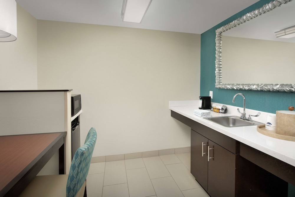 Hampton Inn & Suites Alpharetta - photo 21