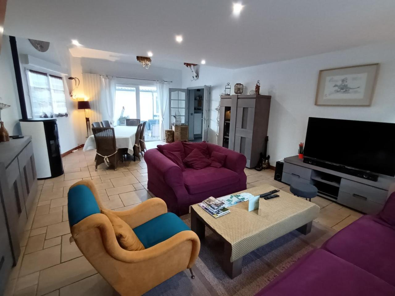 Grande Maison Familiale 300 M de la Plage Et du Centre — 4-Star Luxury Hotel in Sangatte, France