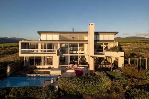 Benguela Cove Oceans Away in Hermanus, South Africa