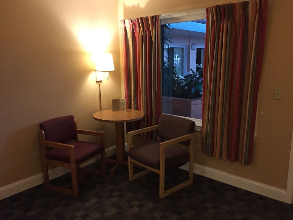 Wildwood Inn Tropical Dome & Theme Suites - photo 28