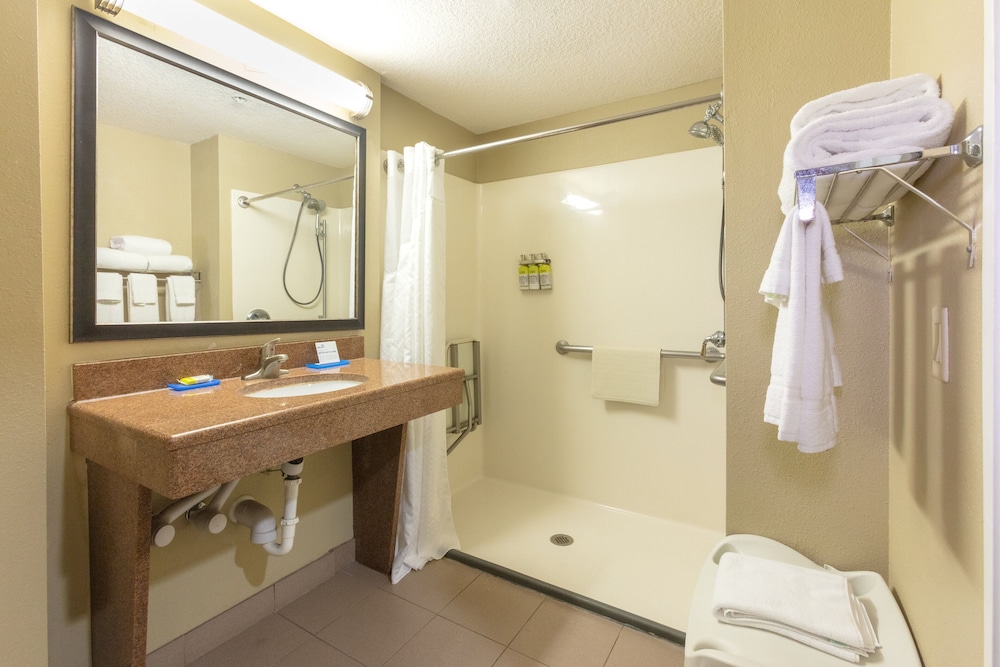 Holiday Inn Express & Suites Jacksonville Airport by IHG - photo 18