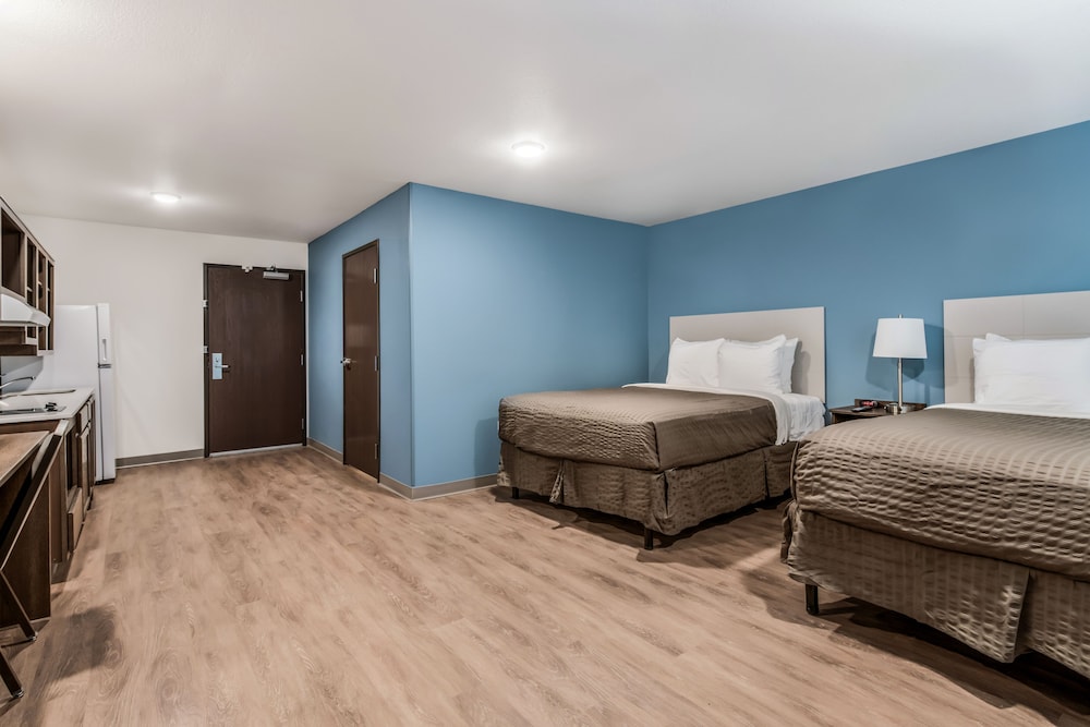 WoodSpring Suites Charlotte University Research Park - photo 8