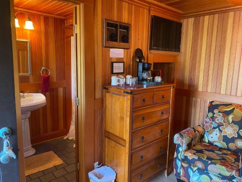 Whistling Winds Motel - photo 7