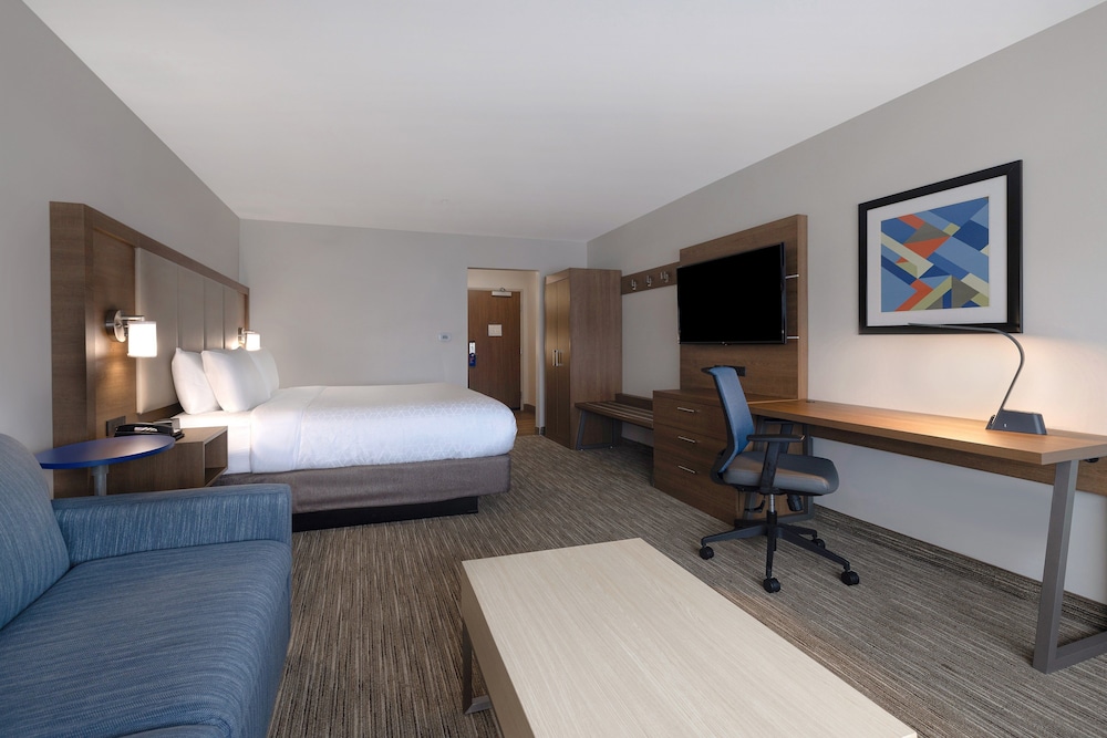 Holiday Inn Express & Suites Detroit Dearborn by IHG - photo 17