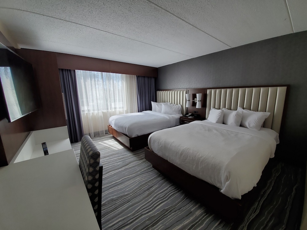 Embassy Suites Syracuse - photo 16