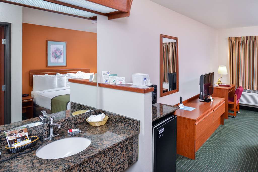 Travelodge Suites by Wyndham Newberg - photo 34