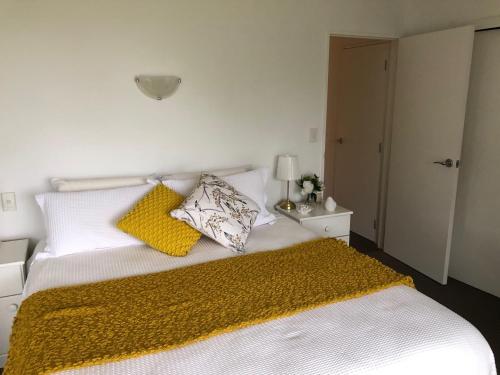 Luxury Waterfront - last minute hotel in Unknown City