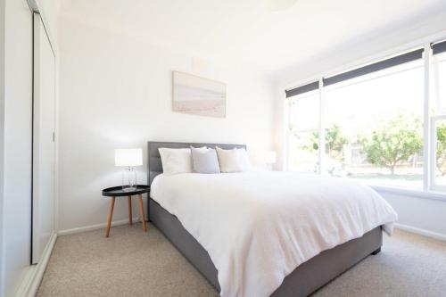 Near the CBD Perfect for Large Groups & Parking — Kings Meadows — photo 2