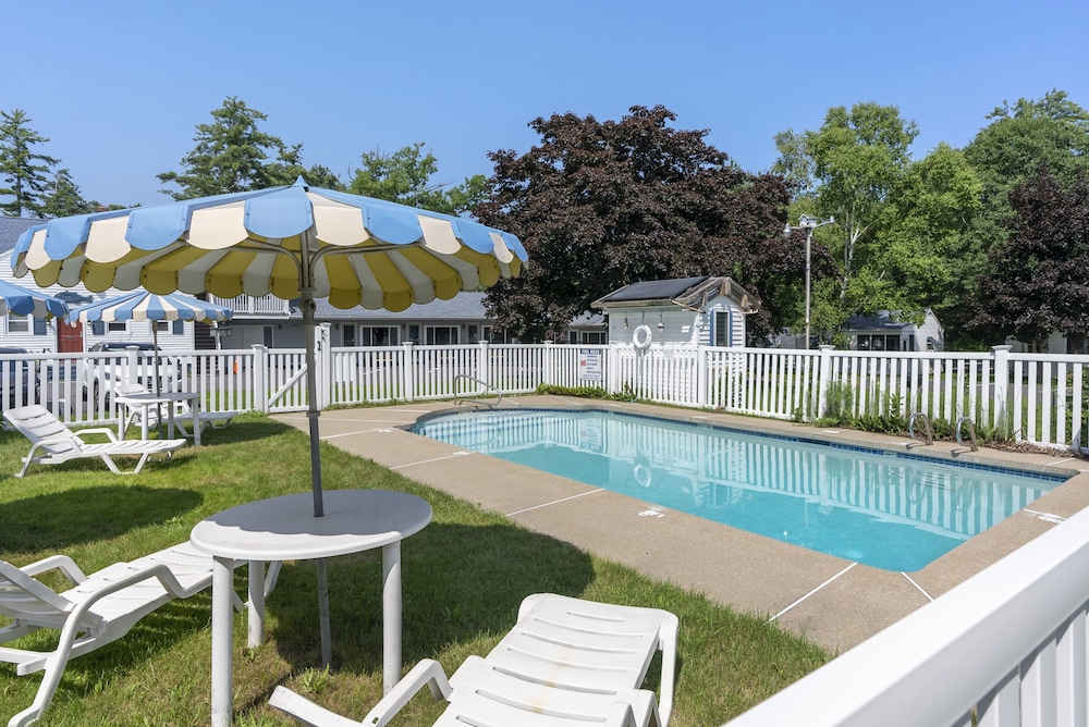 The Beaches Motel & Cottages - photo 48