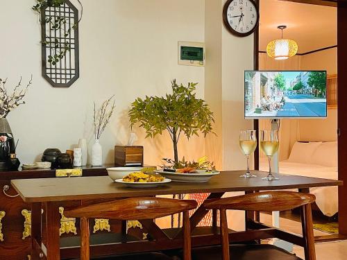 #New #Traditional mood #Line2 Sillim station walk 10min Hongdae Gangnam 20min #3Bed 3AC Netflix #쉼온유 stay in Seoul, South Korea