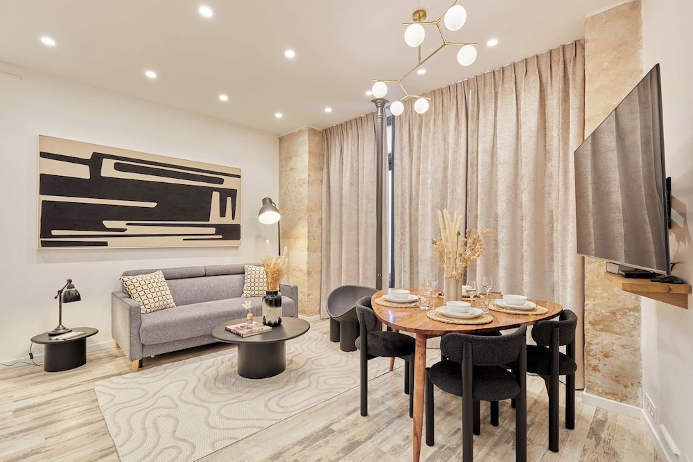 Superb Apartment Invalides St Germain des Pres — 4-Star Luxury Hotel in Paris, France