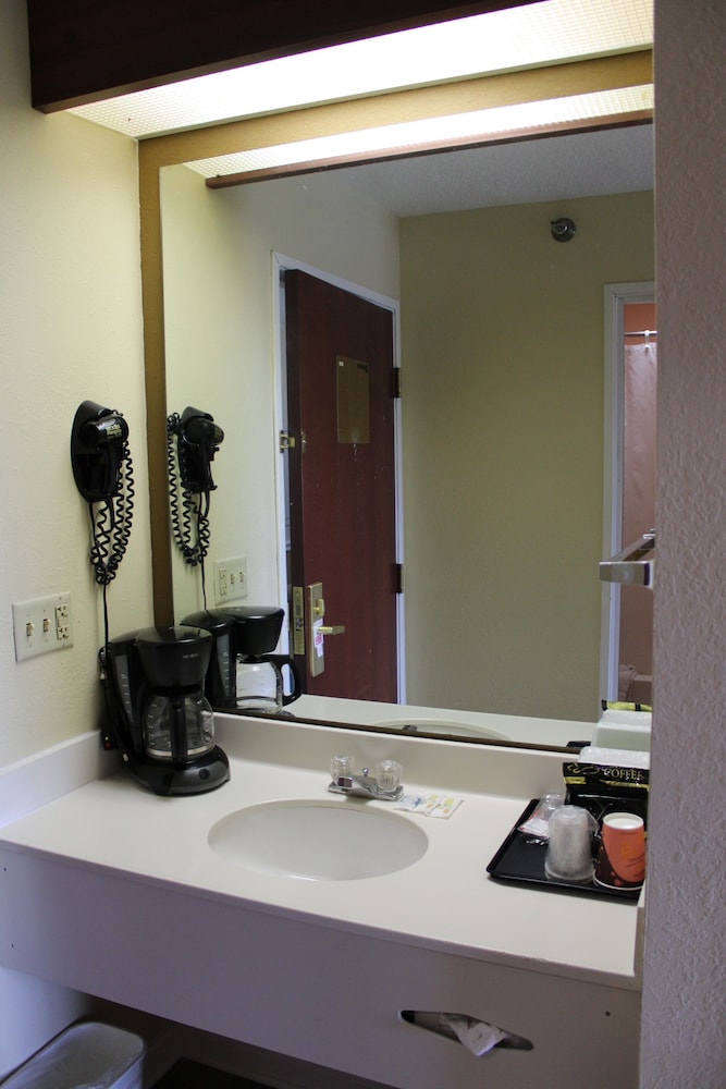 FairBridge Inn Express Mount Vernon - photo 12