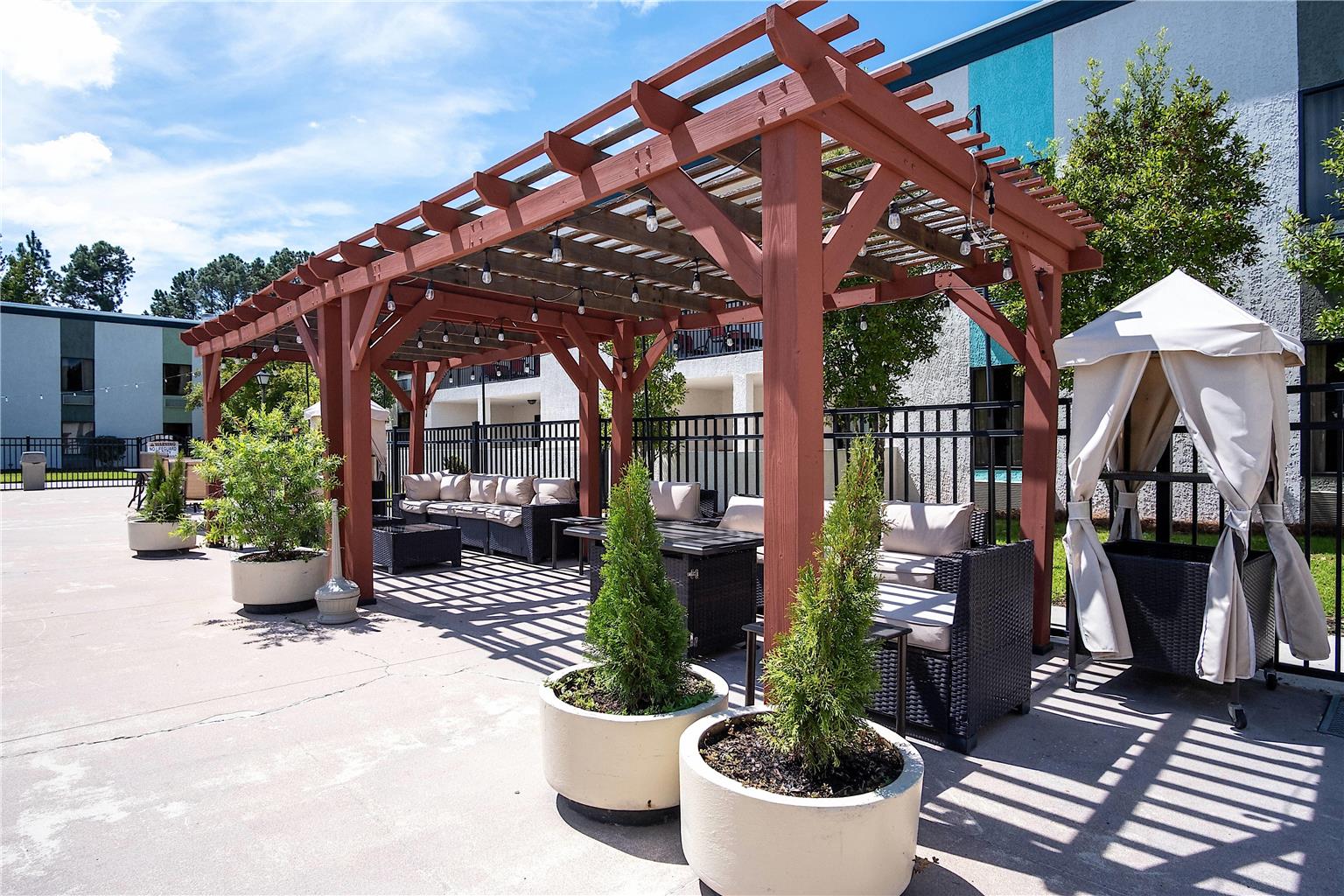 Cottonwood Suites Savannah Hotel Conference Center — Pooler