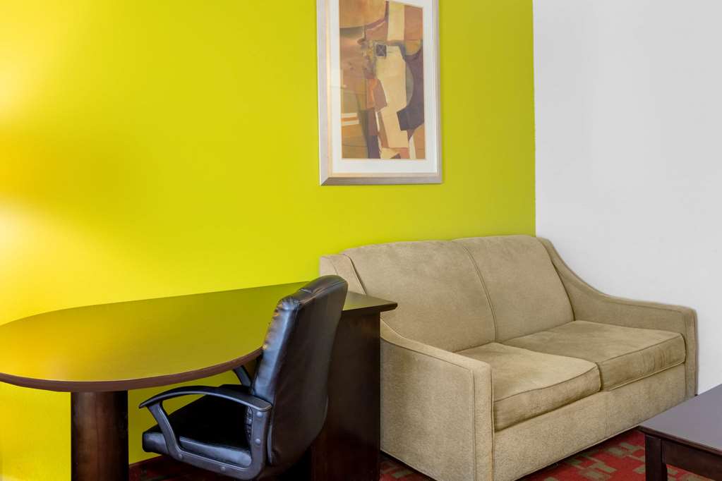 La Quinta Inn & Suites by Wyndham St. Augustine - photo 24