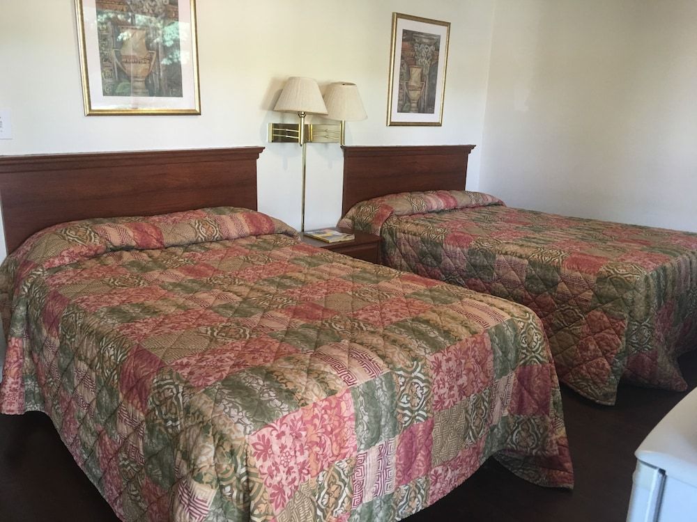 Maple Leaf Motel - photo 7
