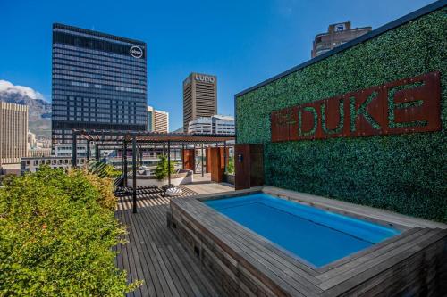 9th floor modern elegant stay in City Pool