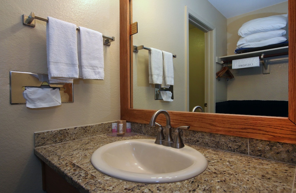 Majestic Mountain Inn - photo 37