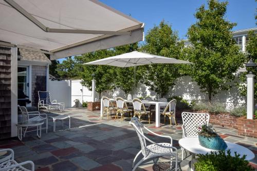 Designed for vacation Easy 0 3 mi walk to Grey Neck Beach in Harwich, United States