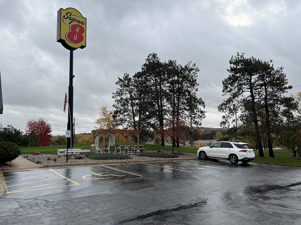 Super 8 by Wyndham Sparta - photo 50