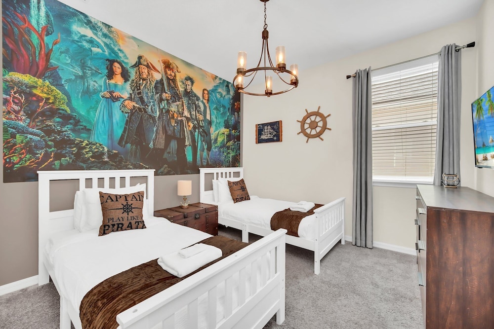 Chic Resort Villa: Themed Rooms Pool & Game Room - photo 11