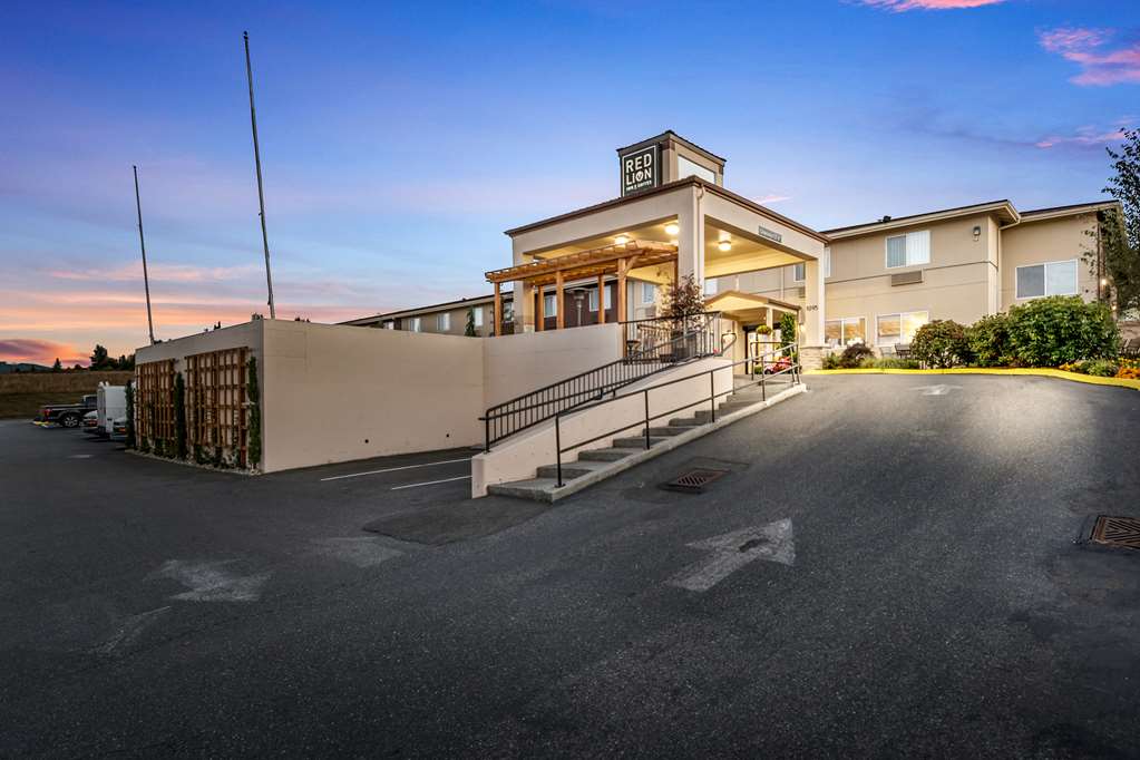 Red Lion Inn & Suites Sequim - photo 3