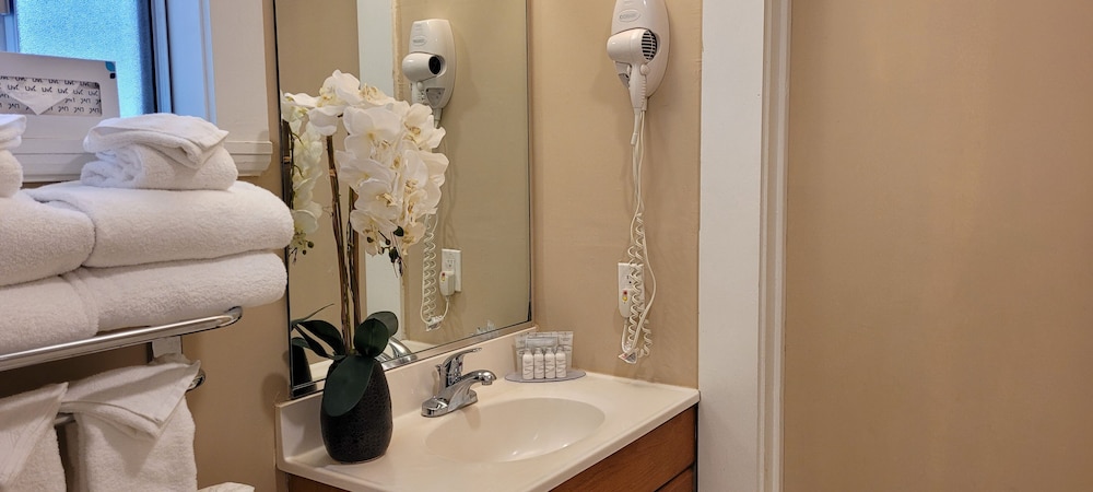 Butterfly Grove Inn - photo 25