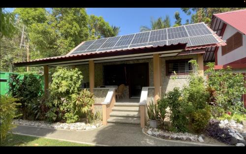 Haus am Strand KLIMAANLAGE INKLUSIVE Sibuyan Island nahe Cresta de Gallo Marevic's Guesthouse 1 — 4-Star Luxury Hotel in San Fernando, Philippines