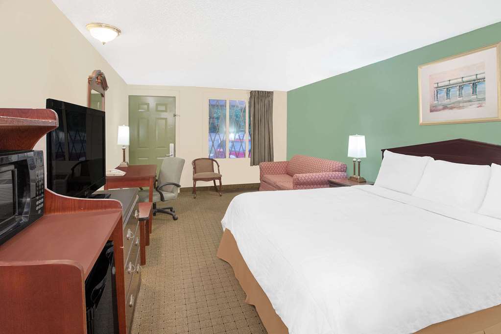 Knights Inn Battle Creek - photo 9