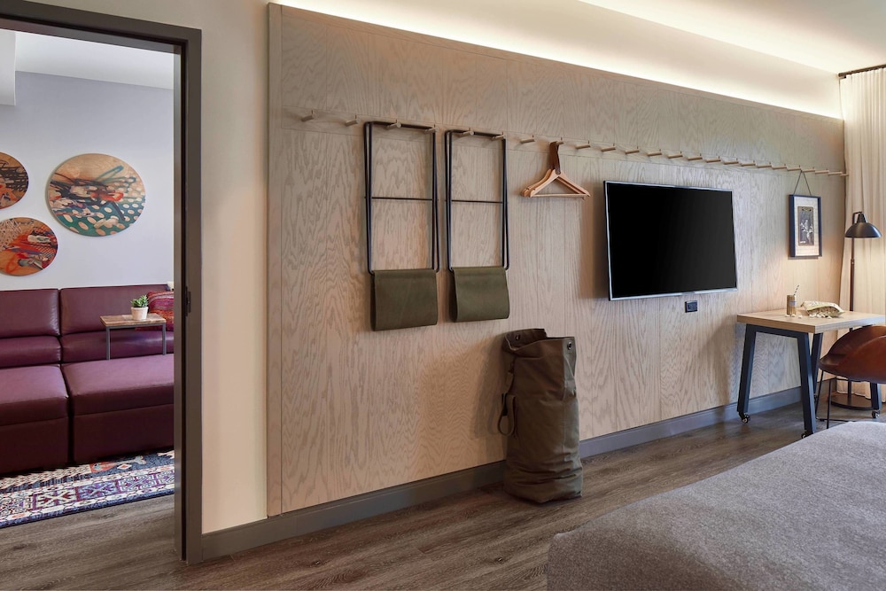 Moxy Atlanta Midtown - photo 14