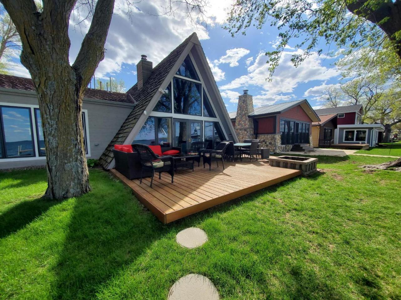 Sandy Beach Retreat on Big Spirit Lake — hotel in Spirit Lake