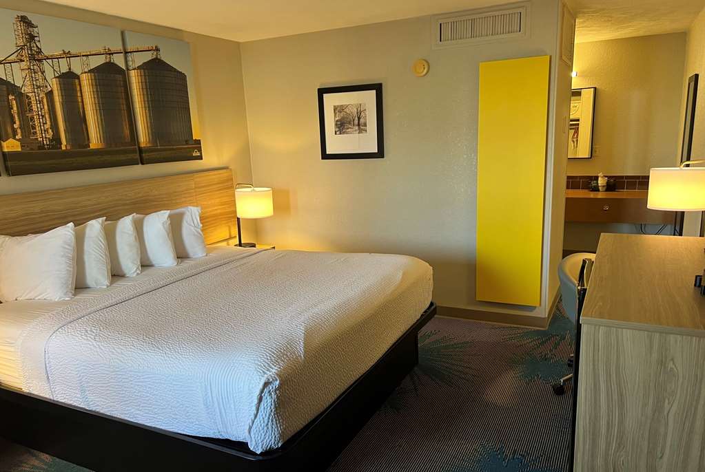 Days Inn by Wyndham Hays - photo 18