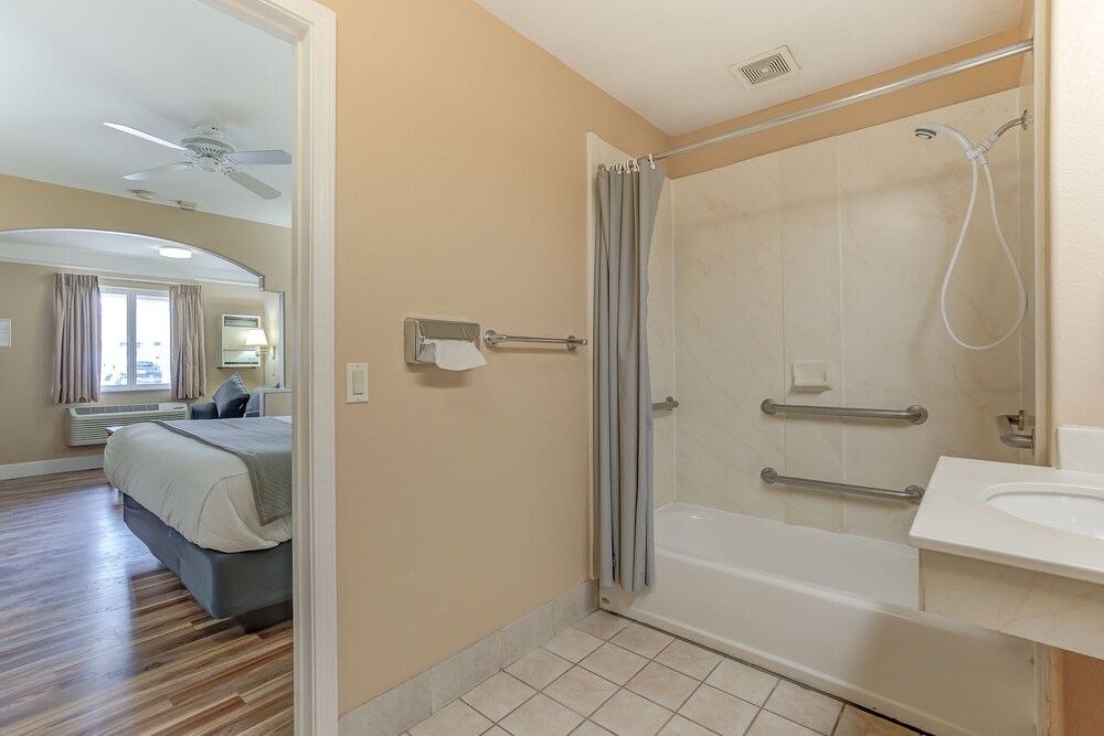 Shasta Pines Motel & Suites - photo 41