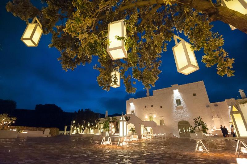 Masseria Le Carrube - carbon neutral hotel in Ostuni