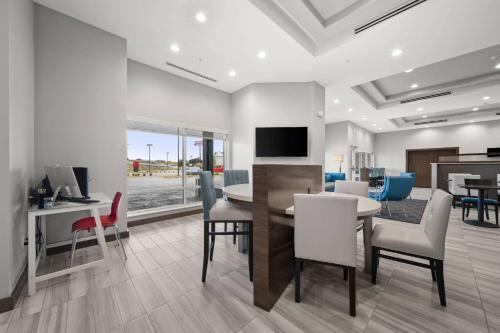 TownePlace Suites Waco Northeast - photo 20