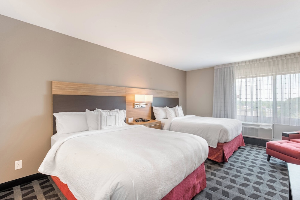 TownePlace Suites by Marriott Greensboro Coliseum Area - photo 7