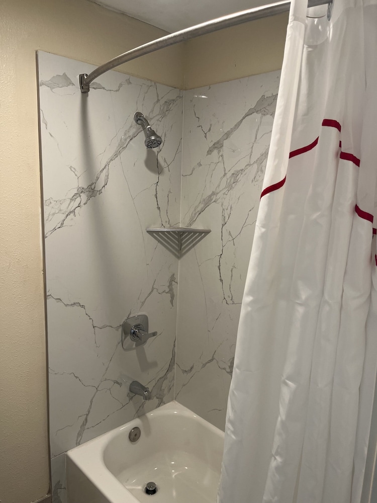 Red Roof Inn Haltom City - photo 10