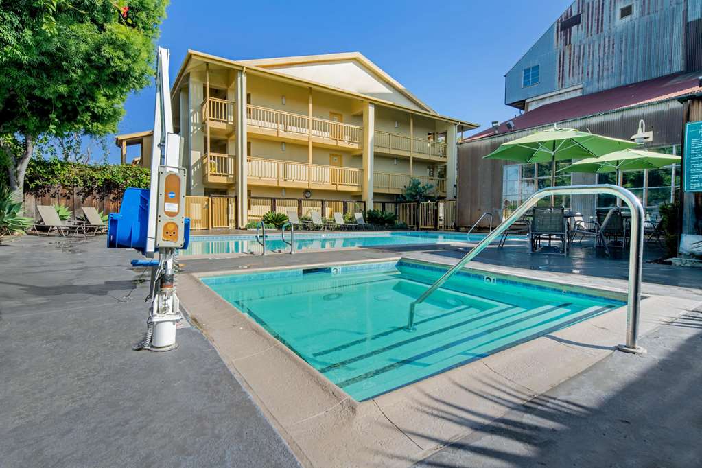 La Quinta Inn & Suites by Wyndham Irvine Spectrum - photo 7