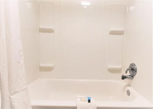 Economy 7 Inn - photo 9